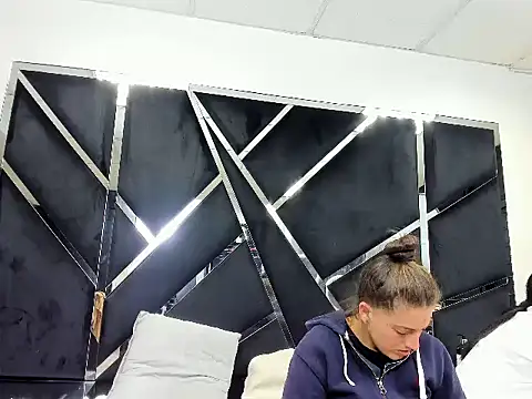 Alyssa Noah online show from 6, 4, 2026