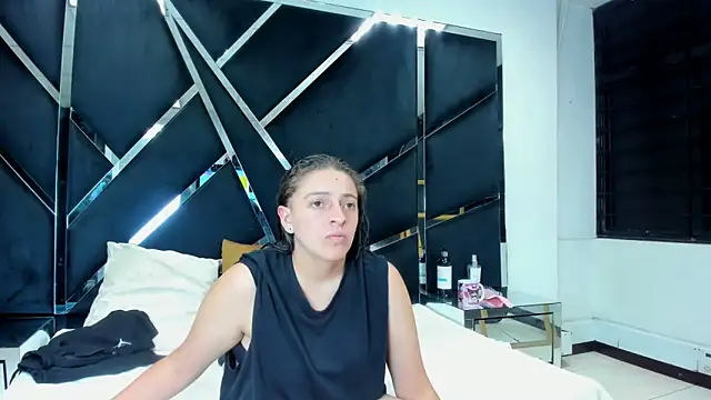 Alyssa Noah online show from 12, 4, 2026