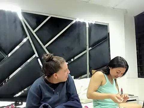 Alyssa Noah online show from 5, 4, 2026