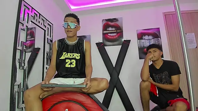 COUPLES BOYS online show from 28, 11, 2025