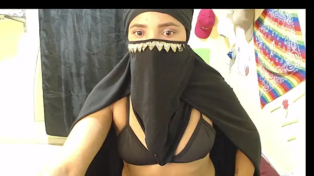 lia Hazbun online show from 2, 12, 2025