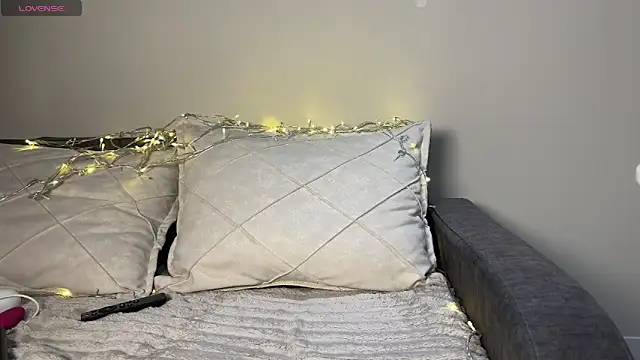 tinyholess online show from 5, 2, 2026