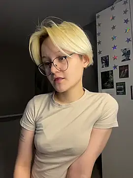 LunaDoreann online show from 4, 12, 2025