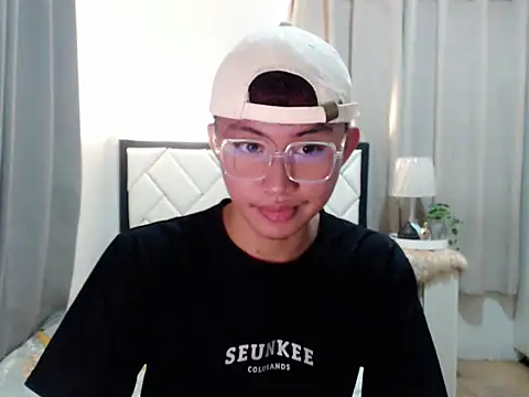 asiantwink0000 online show from 8, 2, 2026