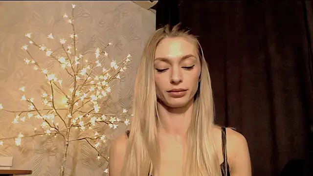 Snapshot of Mel_chik chatting on 3, 12, 2025 Mel chik online show from 3, 12, 2025