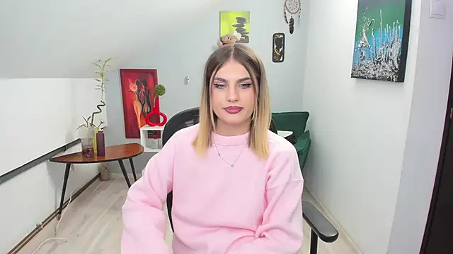 Snapshot of SarahOwenn chatting on 2, 12, 2025 SarahOwenn online show from 2, 12, 2025