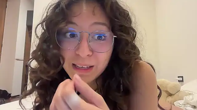 Alicatcua  online show from 18, 5, 2026