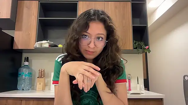 Snapshot of Alicatcua_ chatting on 2, 7, 2026 Alicatcua online show from 2, 7, 2026