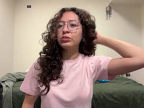 Snapshot of Alicatcua_ chatting on 24, 6, 2026 Alicatcua online show from 24, 6, 2026
