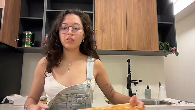 Snapshot of Alicatcua_ chatting on 9, 7, 2026 Alicatcua online show from 9, 7, 2026