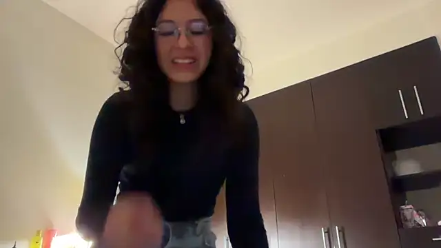 Alicatcua  online show from 11, 5, 2026