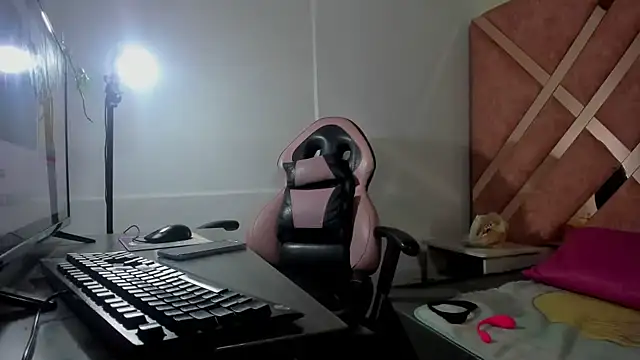 Valeria gil  online show from 5, 3, 2026