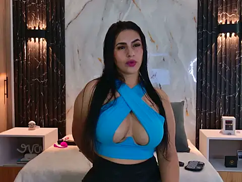 ChloeHolmes online show from 4, 12, 2025