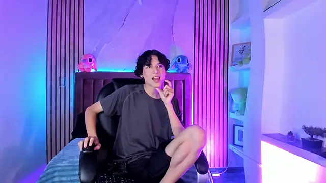 SthepanodiMonaco online show from 11, 4, 2026