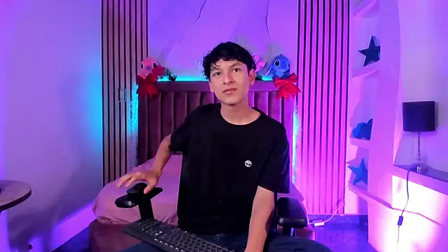 SthepanodiMonaco online show from 15, 12, 2025