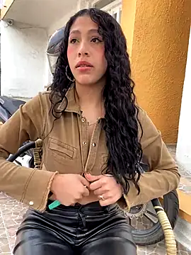 MiaScott Pink online show from 5, 1, 2026