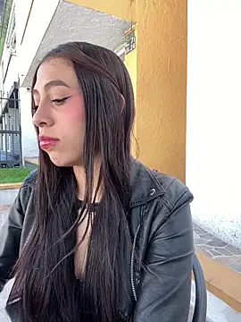 MiaScott Pink online show from 15, 12, 2025