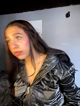 MiaScott Pink online show from 4, 12, 2025