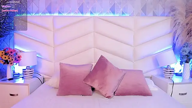 Lizzi Hotman  online show from 6, 3, 2026