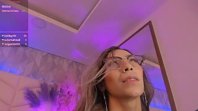 Lizzi Hotman  online show from 16, 4, 2026