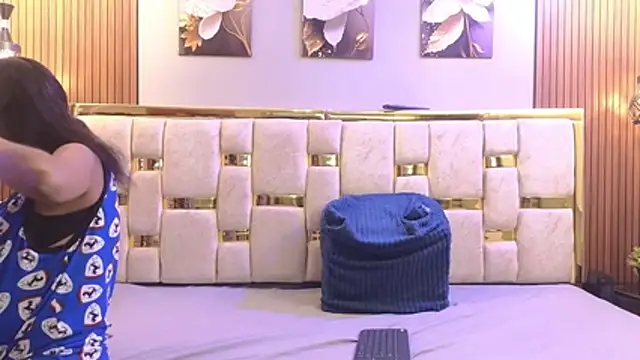 Snapshot of _Caroline34 chatting on 8, 4, 2026 Caroline34 online show from 8, 4, 2026