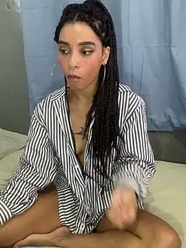 Lillith Bloom online show from 25, 2, 2026