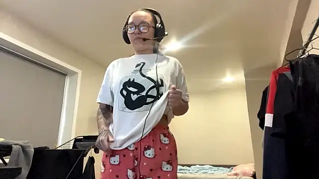 KerriMcbreen online show from 3, 12, 2025