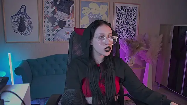 VivianMalone online show from 3, 12, 2025