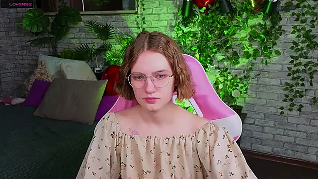 Snapshot of Mia_Mooore chatting on 15, 2, 2026 Mia Mooore online show from 15, 2, 2026