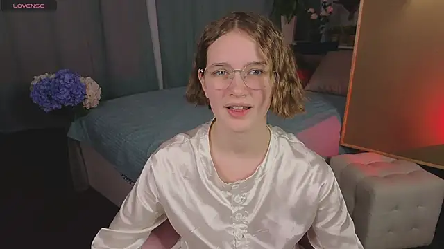 Snapshot of Mia_Mooore chatting on 13, 2, 2026 Mia Mooore online show from 13, 2, 2026