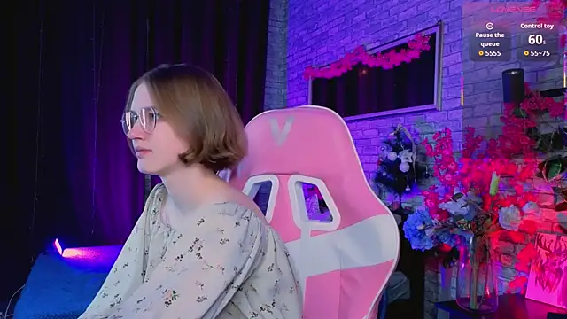 Mia Mooore online show from 21, 12, 2025