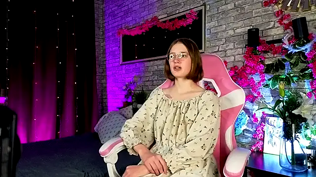 Mia Mooore online show from 1, 12, 2025