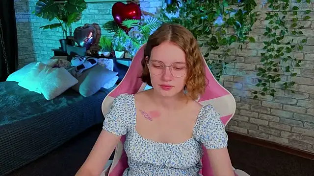 Snapshot of Mia_Mooore chatting on 9, 2, 2026 Mia Mooore online show from 9, 2, 2026