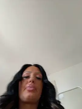 Lolaxox  online show from 5, 3, 2026