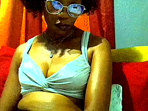 Snapshot of PreettyTee chatting on 14, 4, 2026 PreettyTee online show from 14, 4, 2026