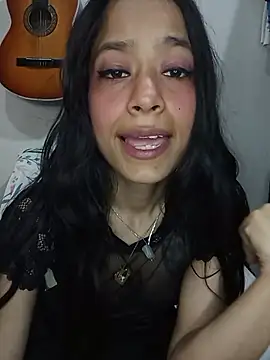 Emma Everett online show from 2, 12, 2025