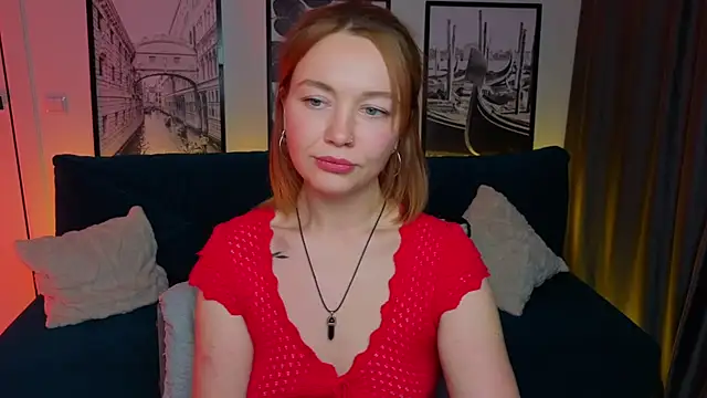 PaigeHalliwell  online show from 28, 11, 2025