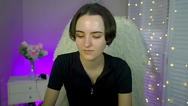 KateWillows online show from 2, 12, 2025