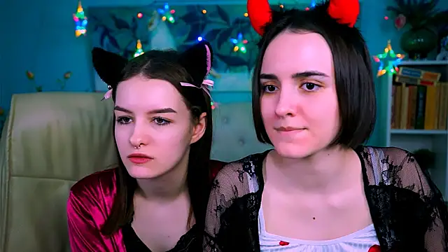 KateWillows online show from 11, 4, 2026