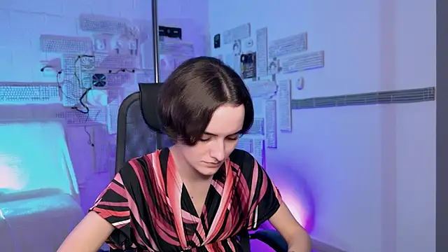 KateWillows online show from 3, 12, 2025