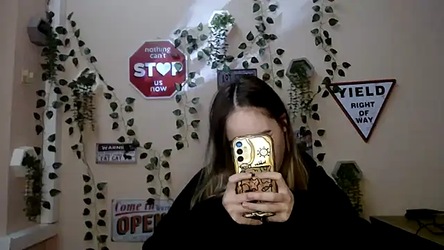 Snapshot of Moon__Lily chatting on 1, 12, 2025 Moon Lily online show from 1, 12, 2025