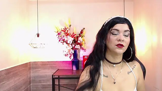 Snapshot of MarianaMontezz chatting on 13, 2, 2026 MarianaMontezz online show from 13, 2, 2026