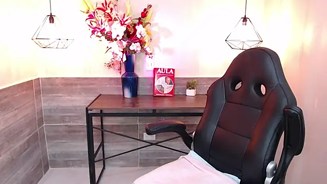 Snapshot of MarianaMontezz chatting on 5, 2, 2026 MarianaMontezz online show from 5, 2, 2026