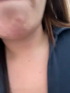 Snapshot of RosaliaVicky chatting on 4, 12, 2025 RosaliaVicky online show from 4, 12, 2025