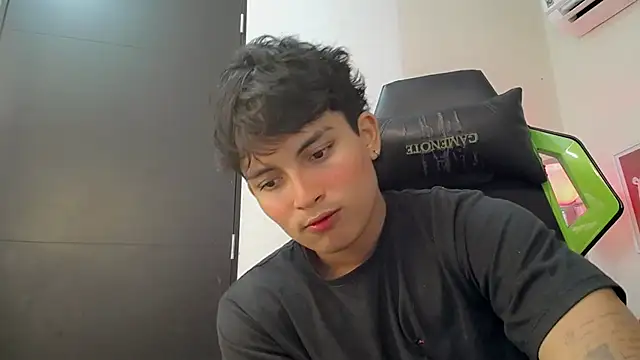 Green XoX online show from 1, 12, 2025