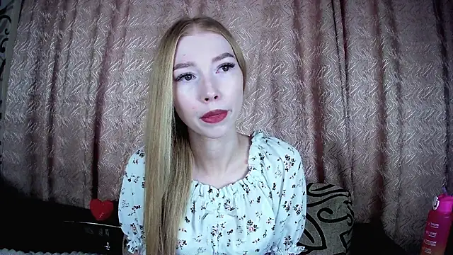 Snapshot of Rysella chatting on 15, 12, 2025 Rysella online show from 15, 12, 2025