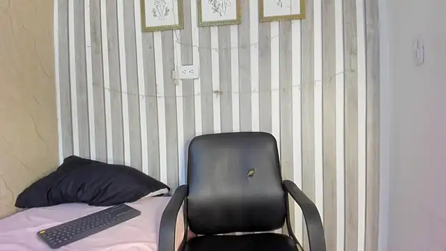  Zoecooper online show from 21, 2, 2026