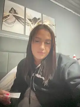larysinha online show from 3, 6, 2026