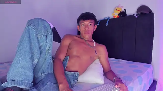 santinaughty online show from 7, 4, 2026