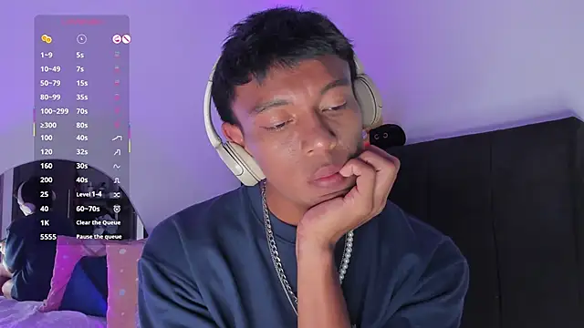 santinaughty online show from 3, 3, 2026